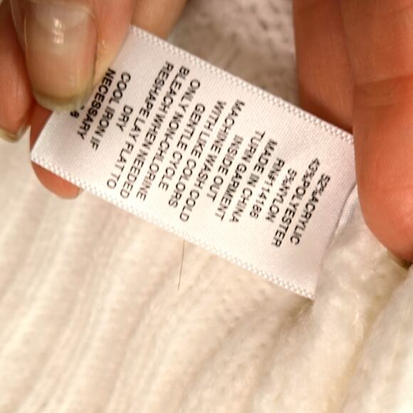 a.n.a. a new approach women's White turtleneck cable-knit sweater size L - Picture 3 of 5